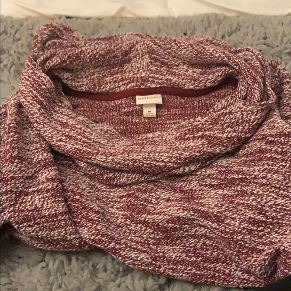 Red/White turtle neck sweater